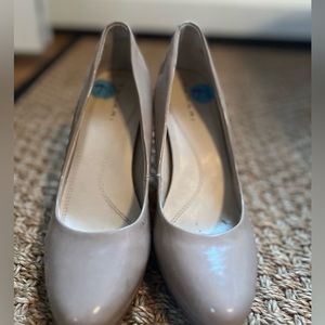 Nude patent pumps 7.5